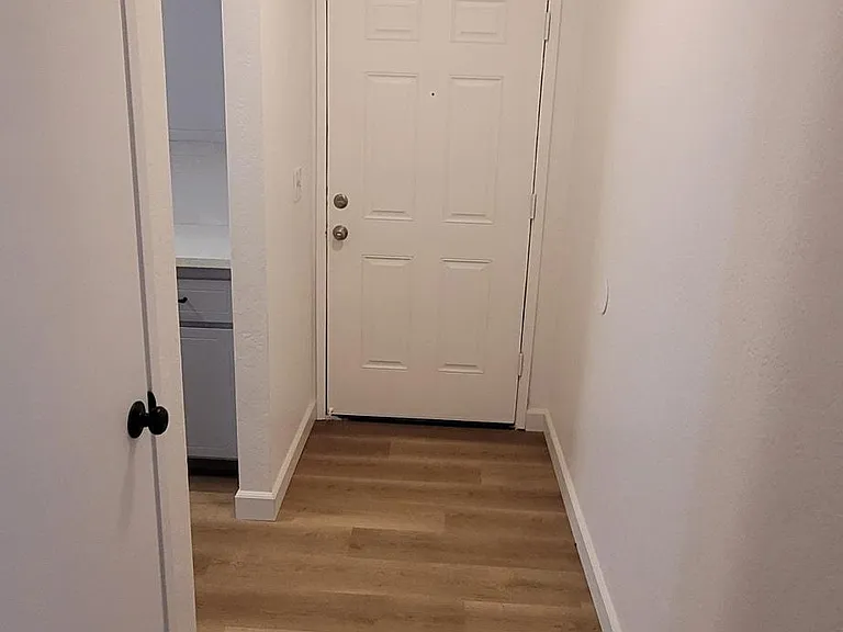 1682 Griffith Ave — Photo 5