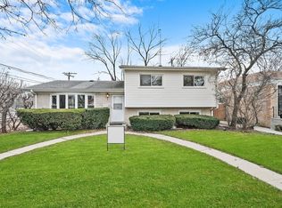 8343 E Prairie Rd, Skokie, IL 60076