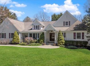 2 Memas Court, Dix Hills, NY