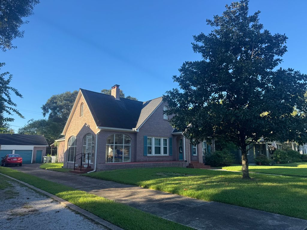 2445 Harrison St - Property Image