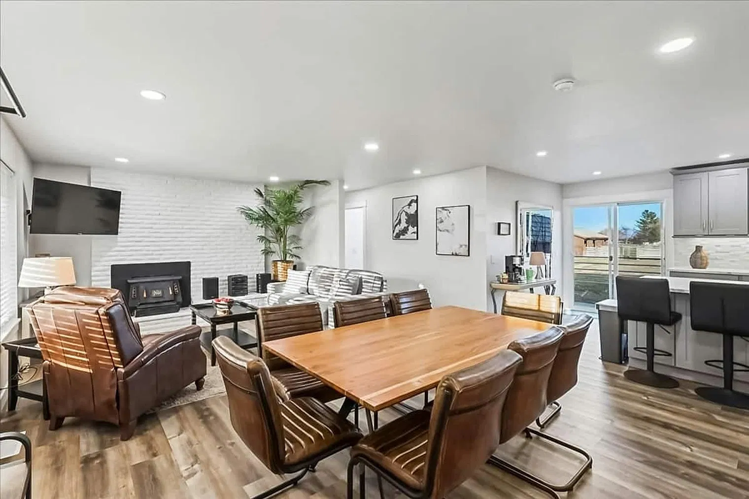 3 bed, 2.0 bath, $4,605 — Photo 1
