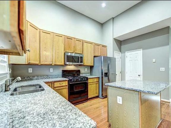 4th image of 2534 James Madison Cir
