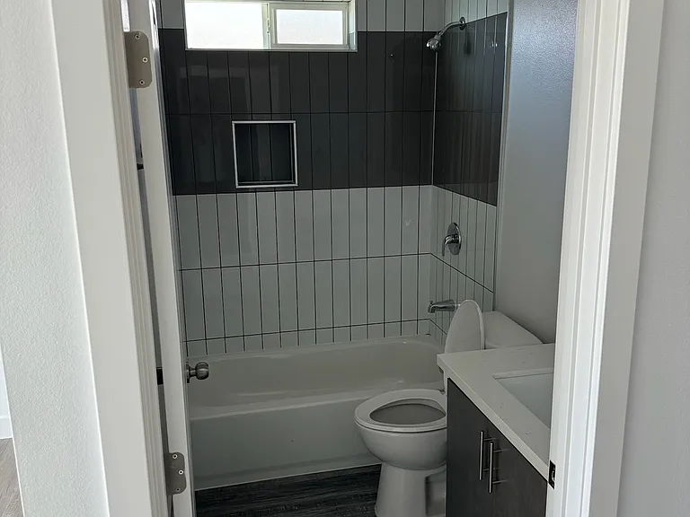1118 N Flint Ave — Photo 6