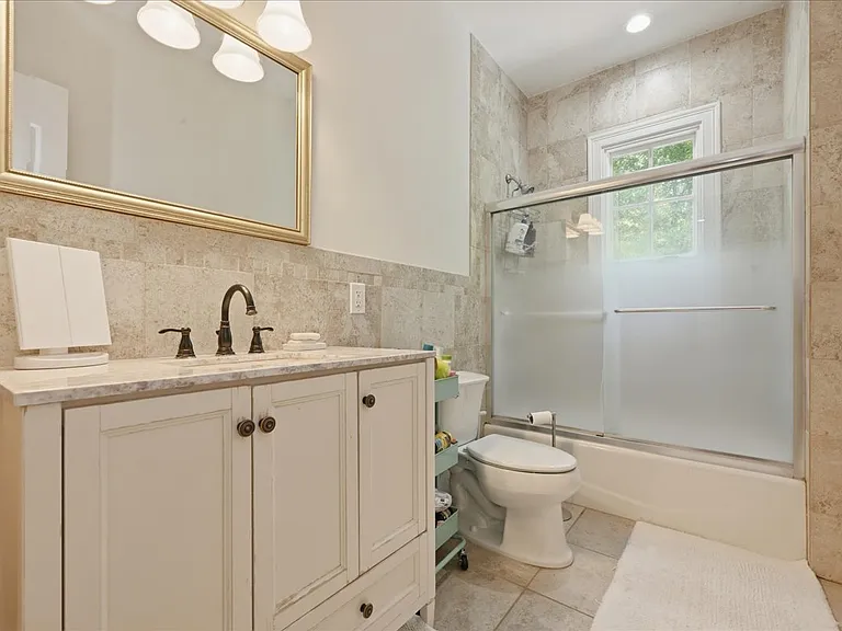 31 Cornwall Ln — Photo 34