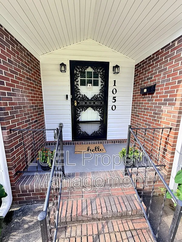 3 bed, 2.0 bath, 1325 sqft, $1,450 — Photo 1