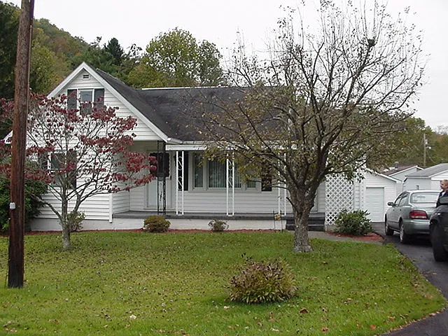 516 Meadow Ave photo 1
