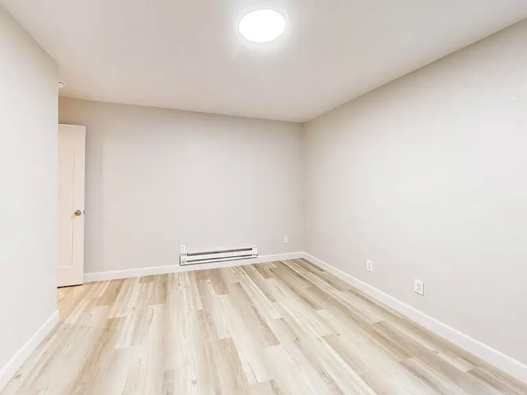 25 Devonshire Blvd #1 — Photo 10