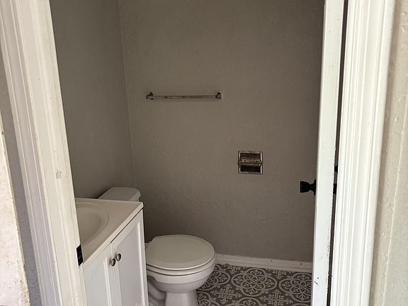 3rd image of 1207 E Main St