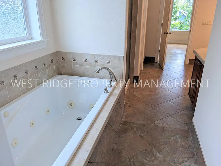 1828 SE Main St — Photo 10