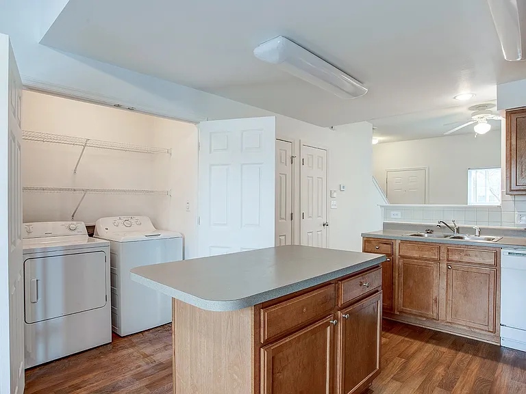 2801 S Scott St — Photo 5