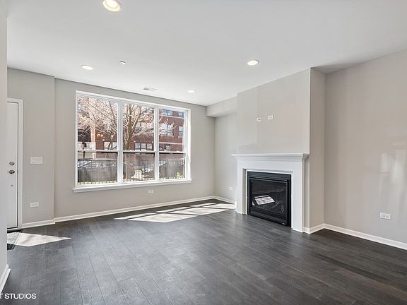 3rd image of 3151 N Karlov Ave #1-4