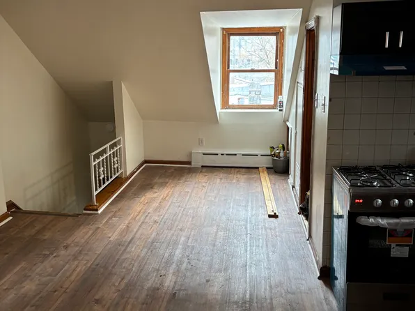 131 N Mole St #4, Philadelphia, PA 19102