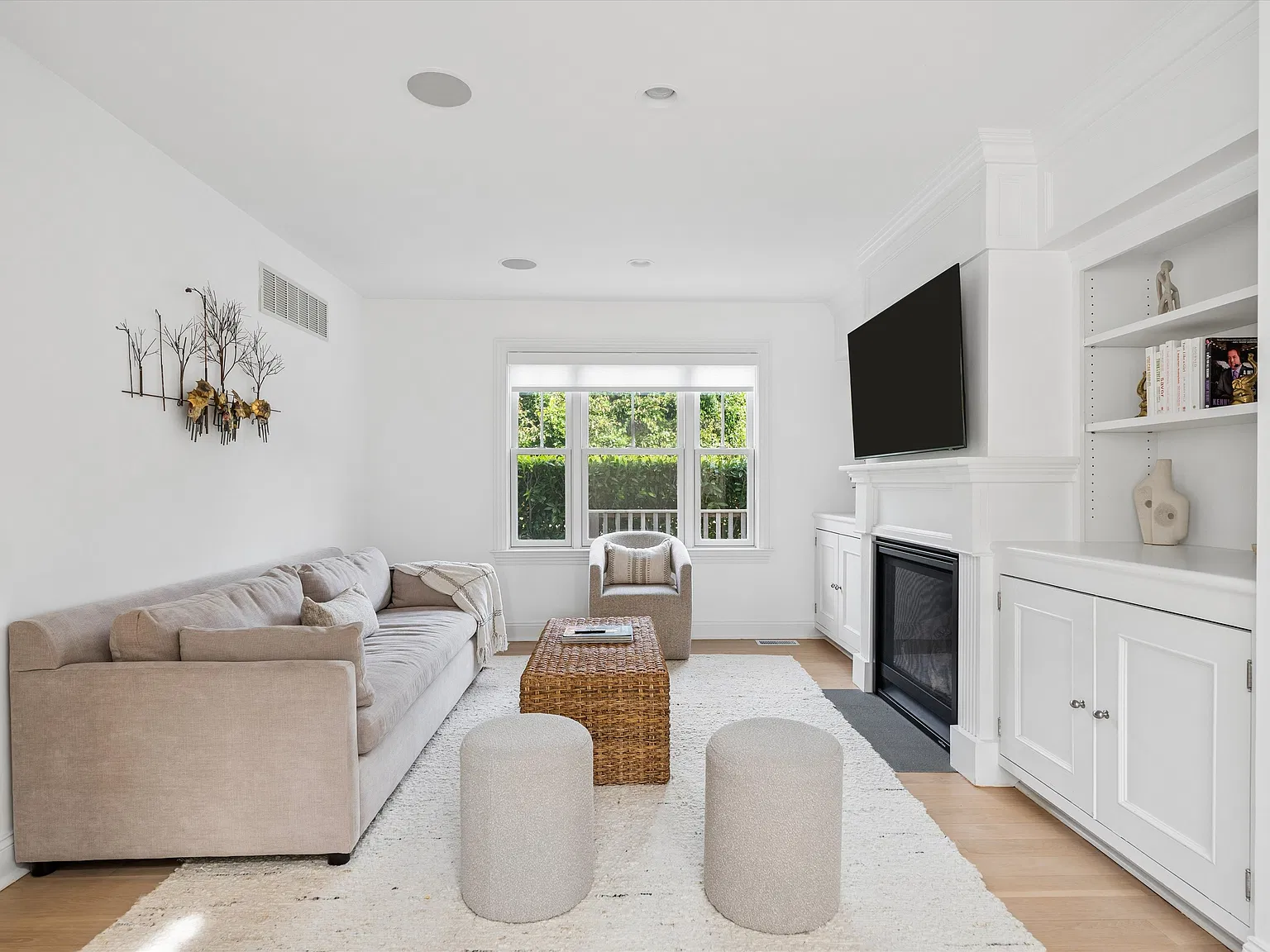 Renovated Southampton 4 Bed with Pool 40K July — Photo 4