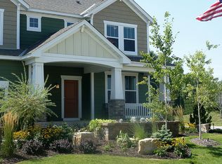 1095 Rosemary Cir, Chaska, MN 55318