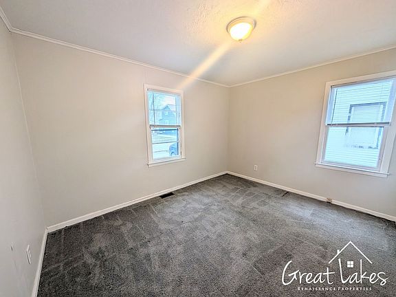 5th image of 11252 Essex Ave