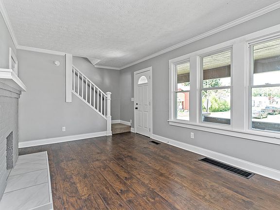 3rd image of 747 Hanford St