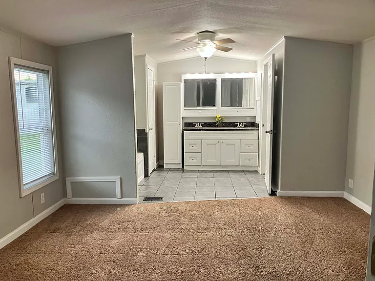 4 Deerwood Dr — Photo 5