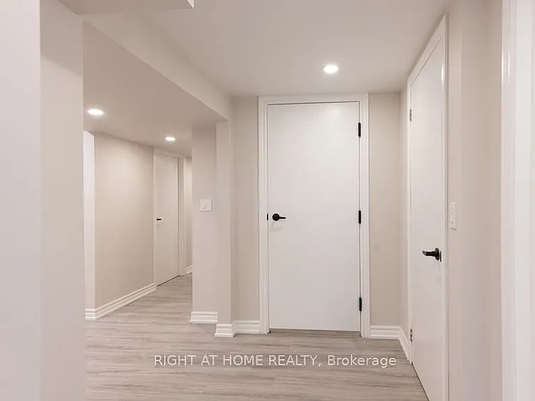 6 Bellvare Cres — Photo 11