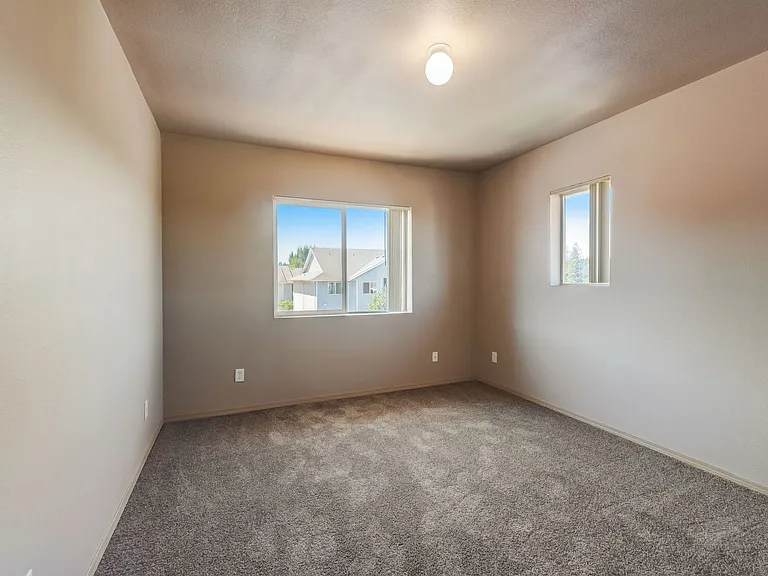 Gateway Village Apartments — Photo 50