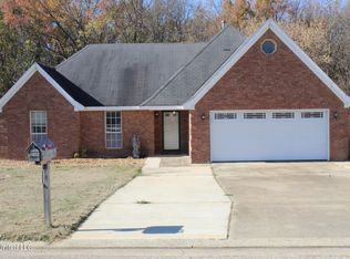 5859 Ingleside Dr, Horn Lake, MS 38637