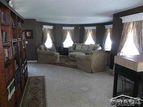 3rd image of 1461 Dee St
