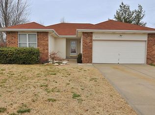 2910 S Jonathan Ct, Springfield, MO 65807