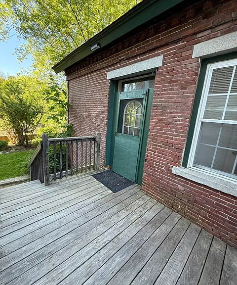 Entry deck