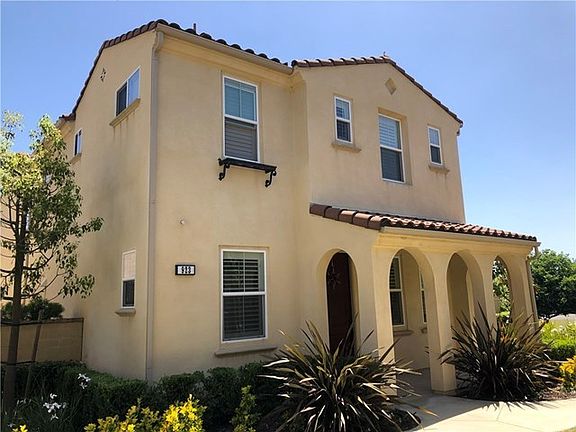 2nd image of 923 N Woodbine Way