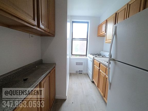 4th image of 140-55 Burden Cres