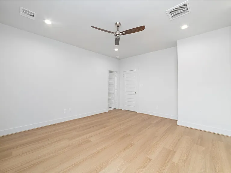 3007 Ventas Dr — Photo 27
