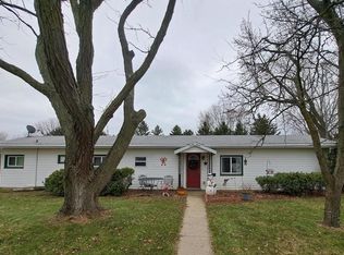 2012 Edgeview Dr, Monroe, WI 53566