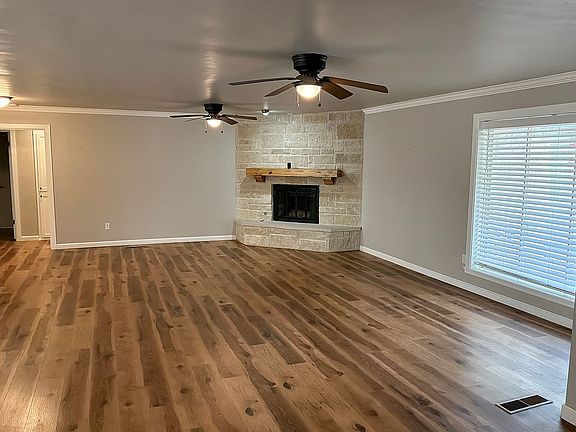 4th image of 8424 Oak Springs Ct