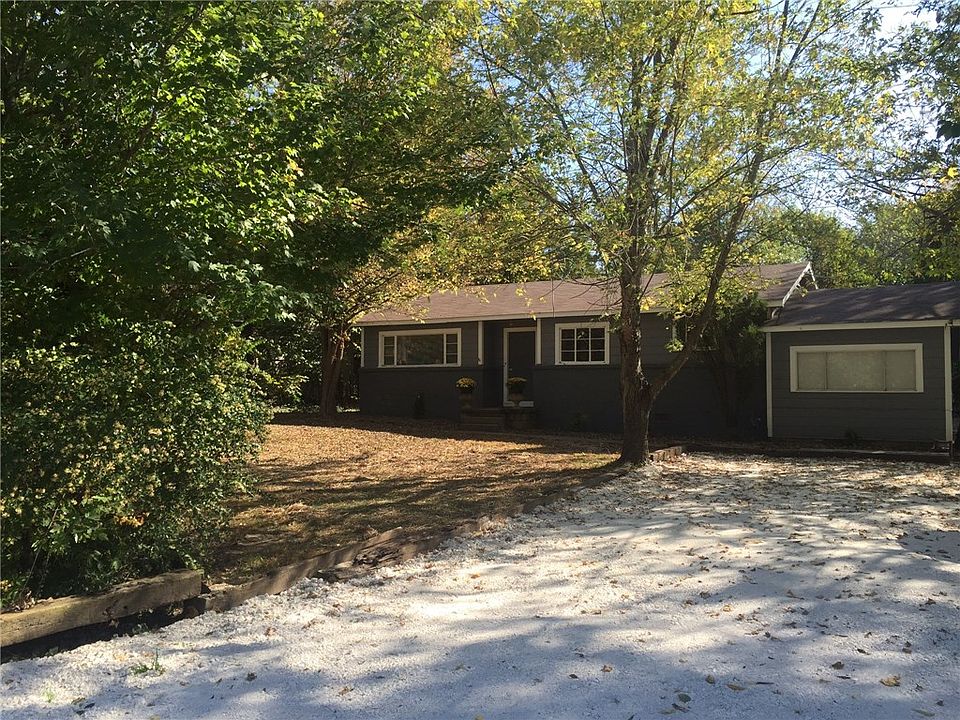 1st image of 1915 W Wedington Dr