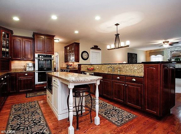 5th image of 514 Middlebury Dr