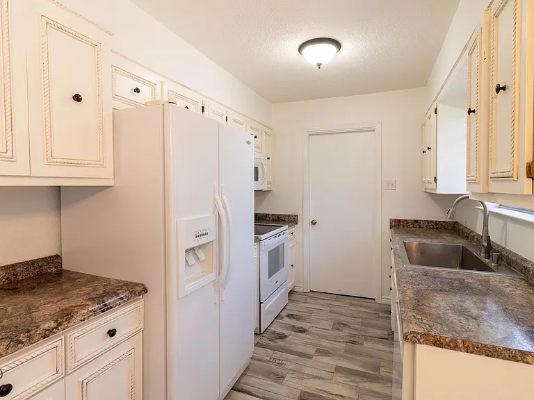 1020 Foley Ave — Photo 8