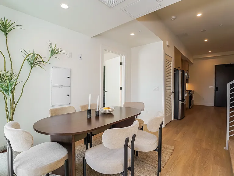 611 N Virgil — Photo 25