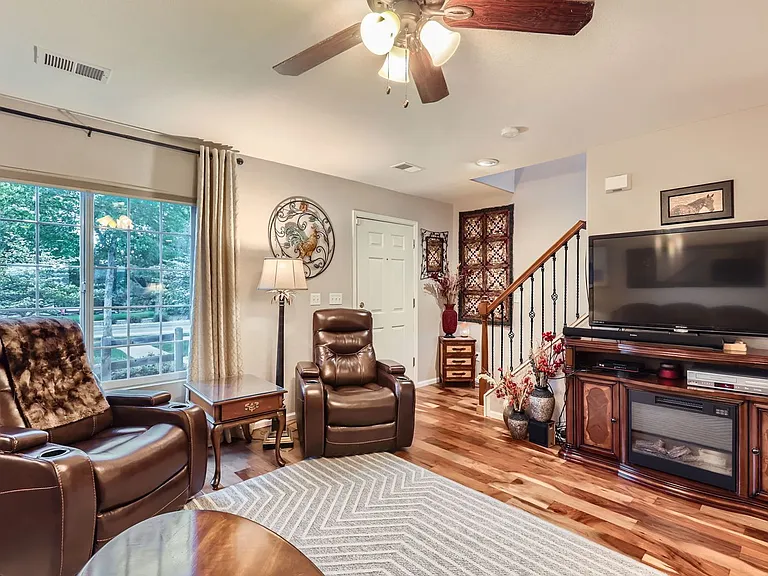 6745 Brittany Dr — Photo 6