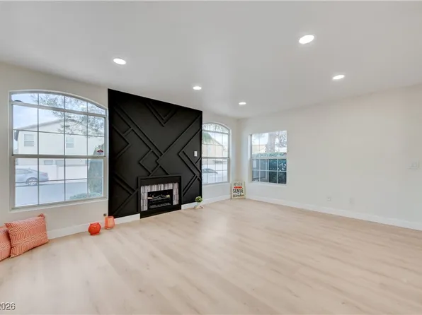 8457 Blazing Sun Ave, Las Vegas, NV 89129