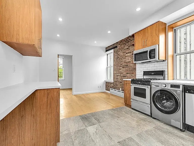 75 Baxter St #1 — Photo 1