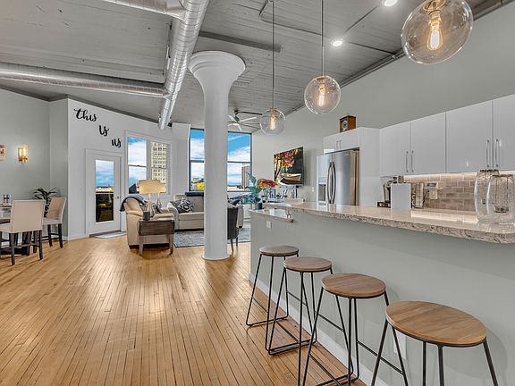 4th image of 109 W Washington Ave APT 22