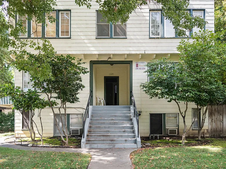 1121 & 1129 Magnolia Ave — Photo 4