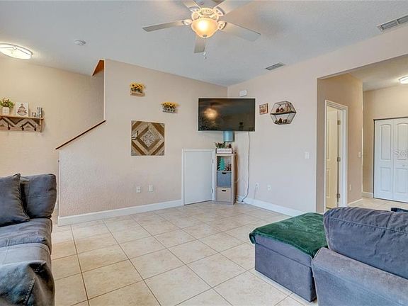 5th image of 111 Alexander Woods Dr