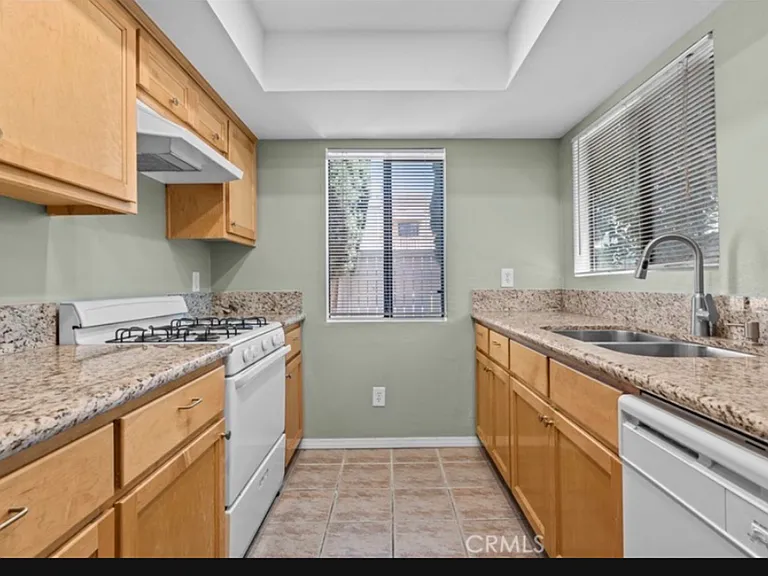 1013 W Linden St — Photo 5