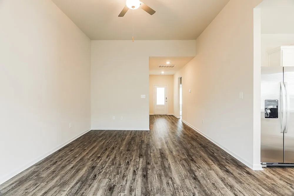 3 bed, 2.0 bath, 1408 sqft, $1,685 — Photo 4