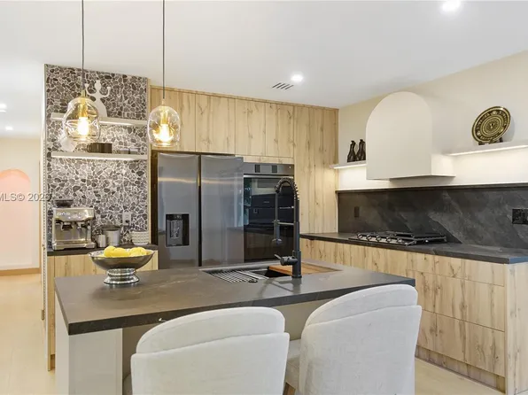 2749 NE 10th Ave, Wilton Manors, FL 33334