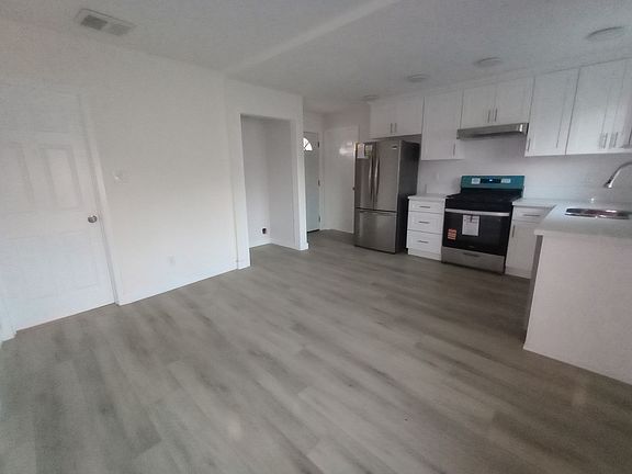 3rd image of 873 E Franklin Ave #3