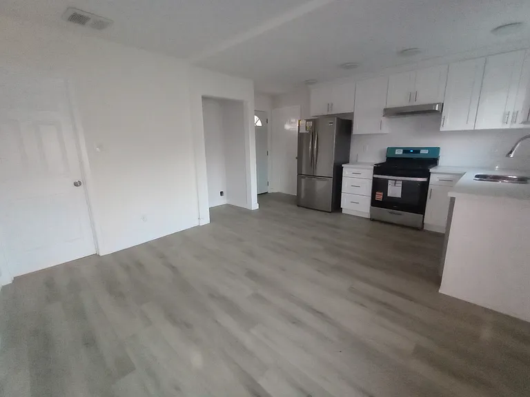 873 E Franklin Ave #3 — Photo 3