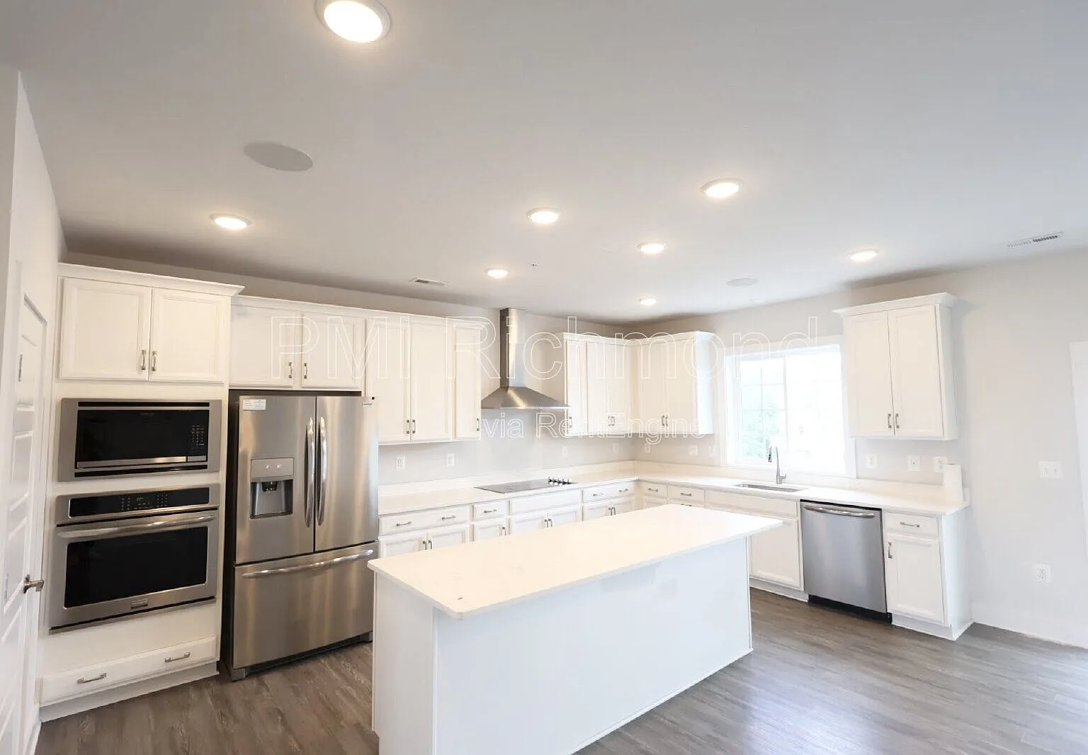 3 bed, 2.5 bath, 2509 sqft, $2,870 — Photo 3