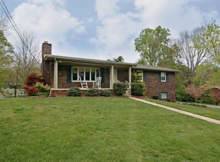 7825 Luxmore Dr, Knoxville, TN 37919