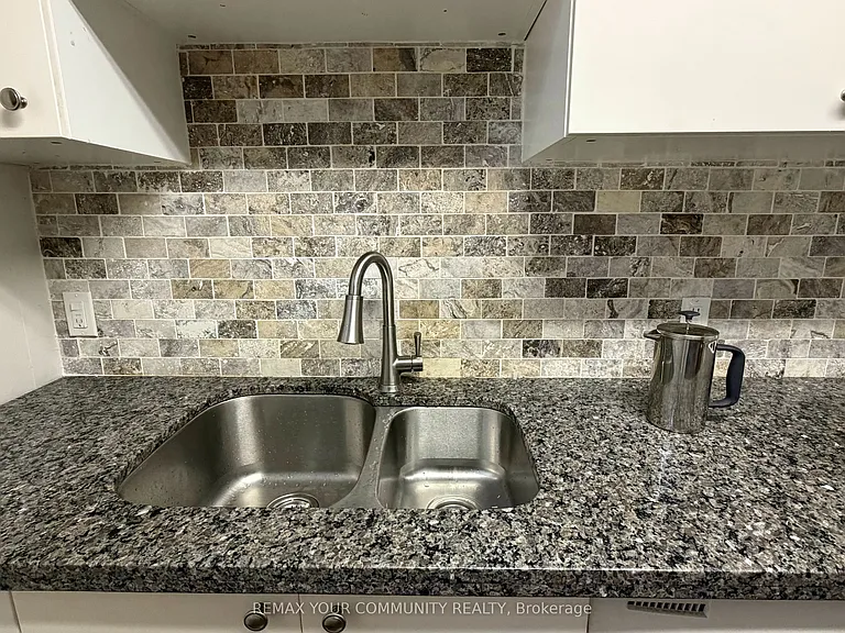 22 Baleberry Cres — Photo 3